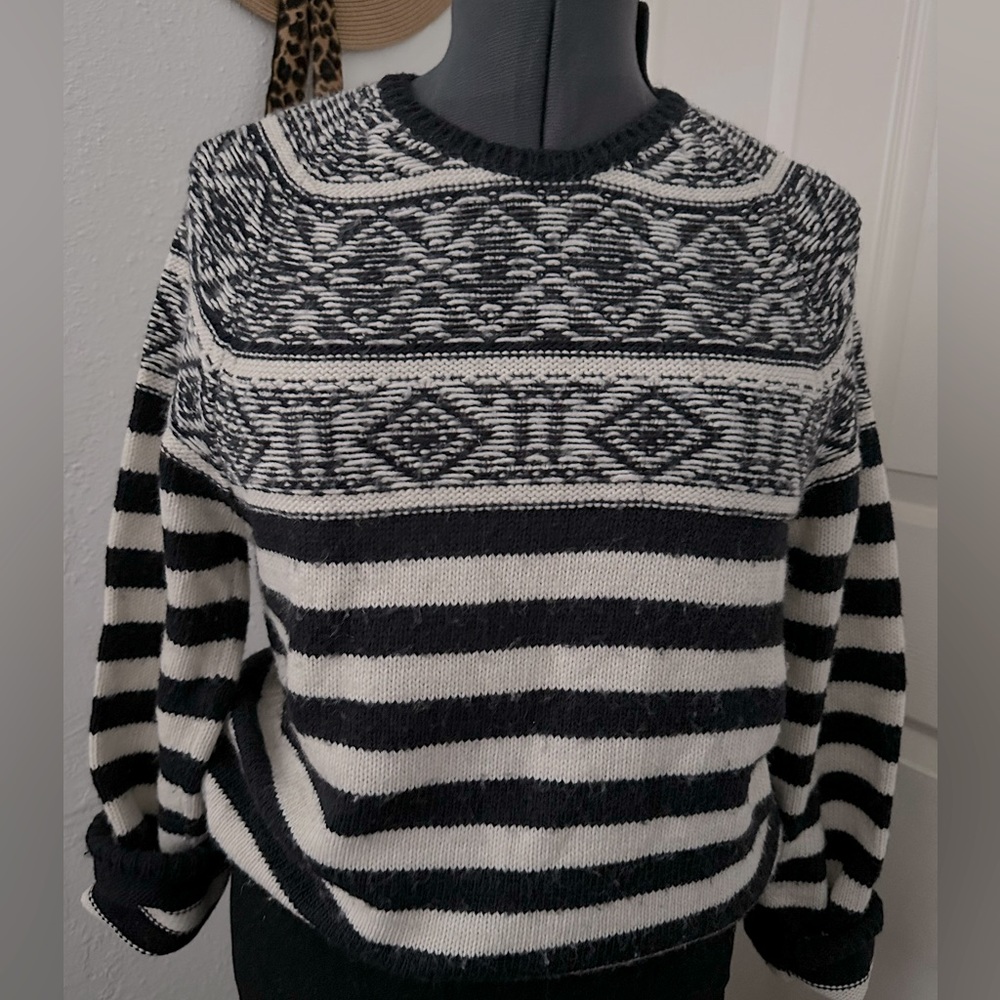 Zara Sweater, black and white. Size Med